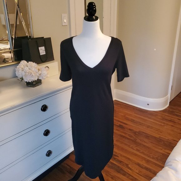 V-Neck - Picture 1 of 3